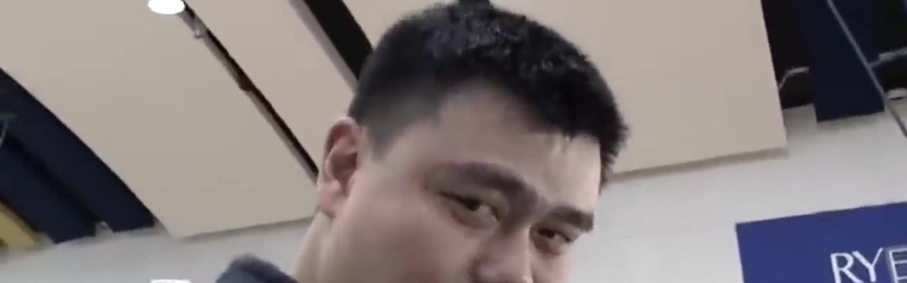 再现姚式幽默！2万字论文怎么写？姚明打趣：我可能会上网搜